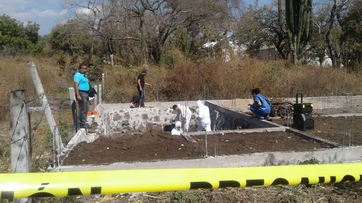 Halló dos osamentas mientras realizaba una excavación