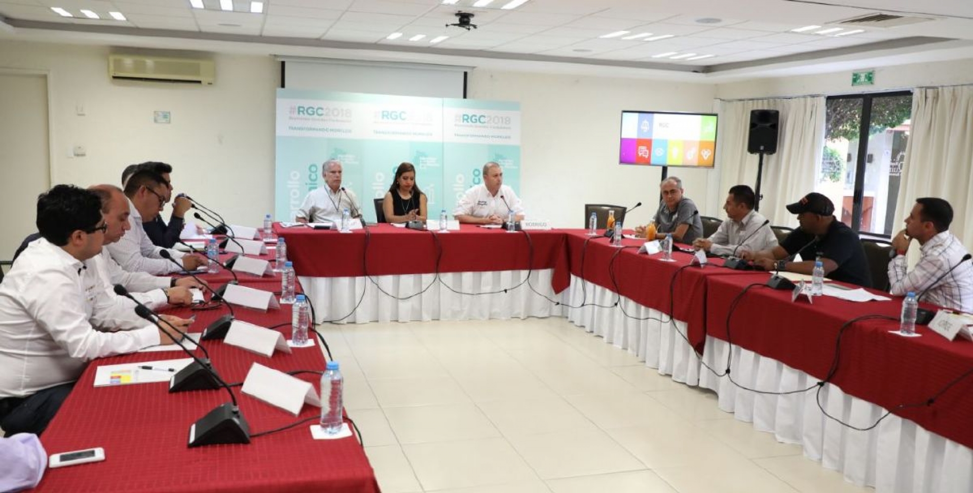 Piden en mesa de trabajo desarrollo económico con visión empresarial
