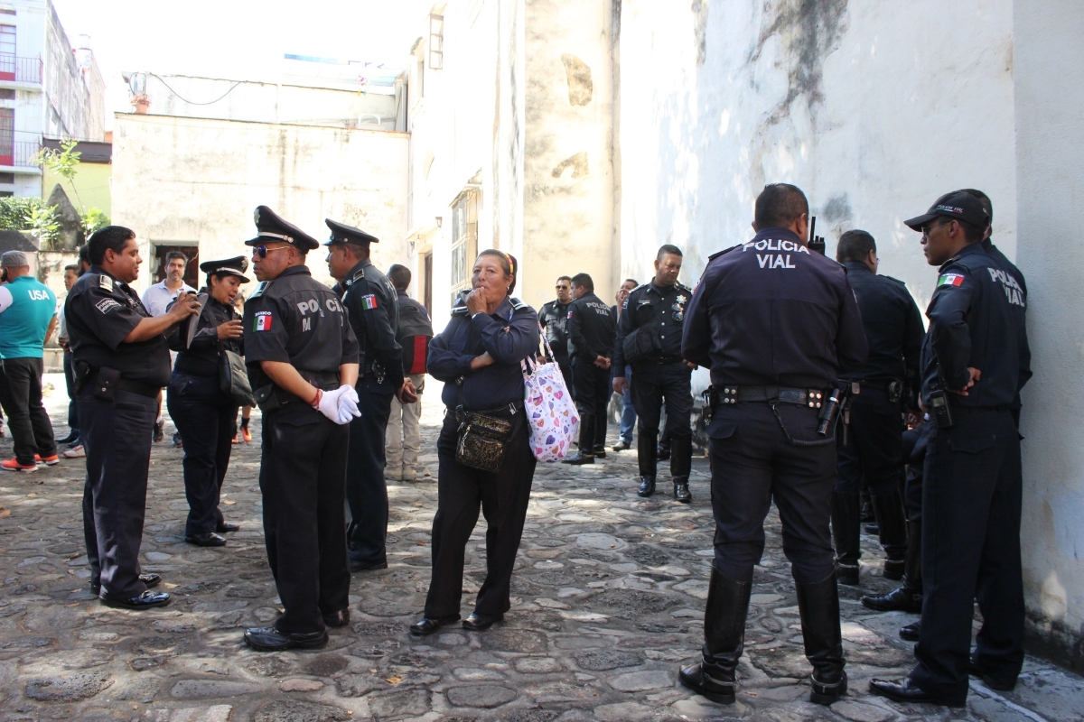 Policías de tránsito acuden a Catedral a apoyar al edil