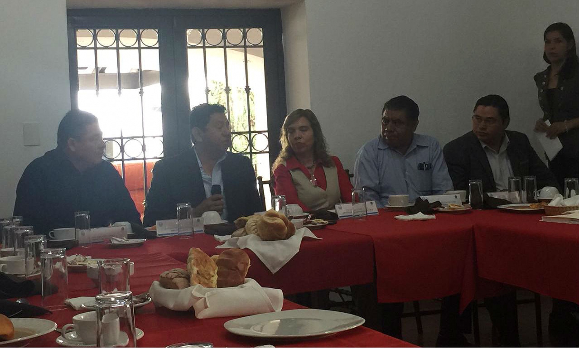 Presenta encargado de despacho del SAPAC a equipo de trabajo