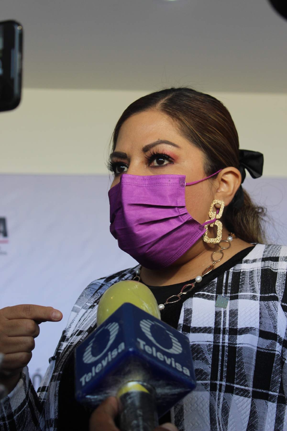 Paola Cruz denuncia que su firma fue falsificada por una empresa de alumbrado