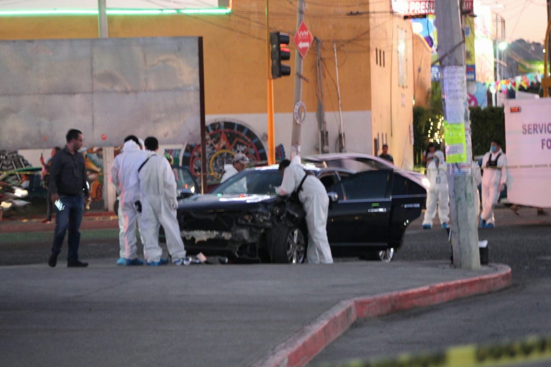 Asesinan a balazos a un hombre en el interior de un vehículo, en Temixco