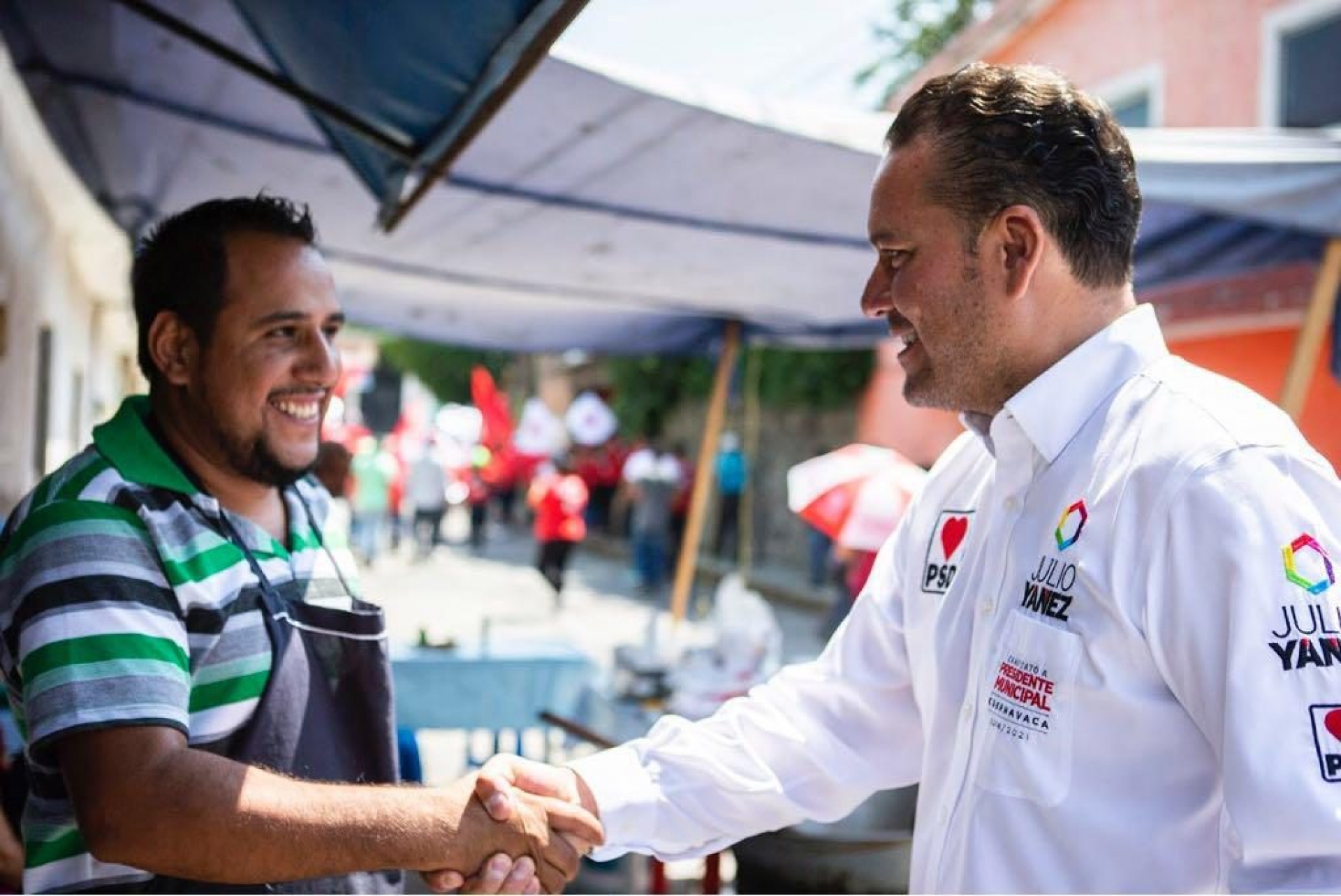 Ofrece Julio Yáñez pagar a empleados municipales vales canjeables en mercados públicos