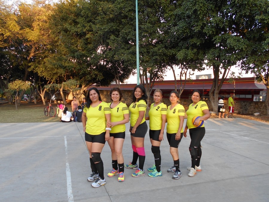 CDC y Glamorosas, campeonas de la Liga Industrial de voleibol