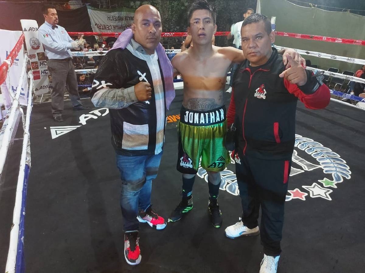 Jonathan Carrillo hace una locura más en el cuadrilátero