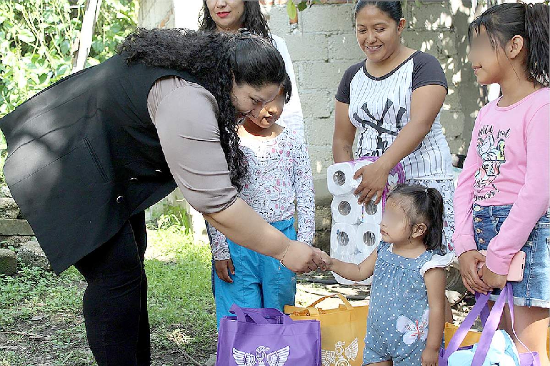 Entrega DIF Cuautla apoyos a familias vulnerables en colonias Bisnaga y Otilio Montaño