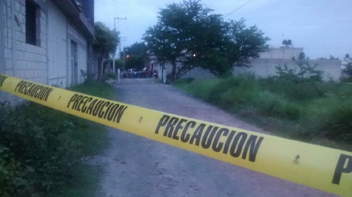 Atacan a balazos a dos hombres en Atlacholoaya; uno falleció