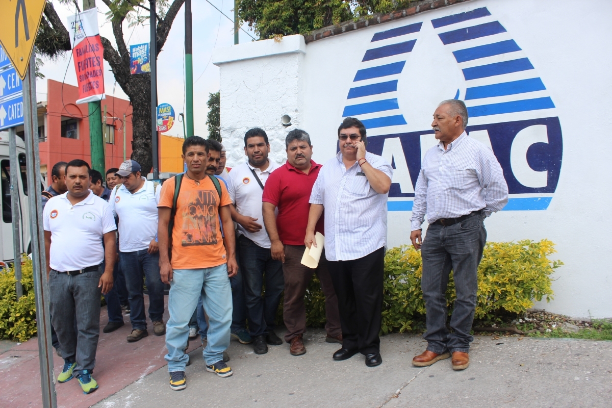 Trabajadores del SAPAC pararon labores por falta de pago