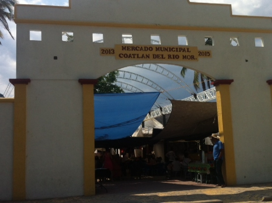 Piden comerciantes la colocación de la techumbre del mercado municipal de Coatlán del Río