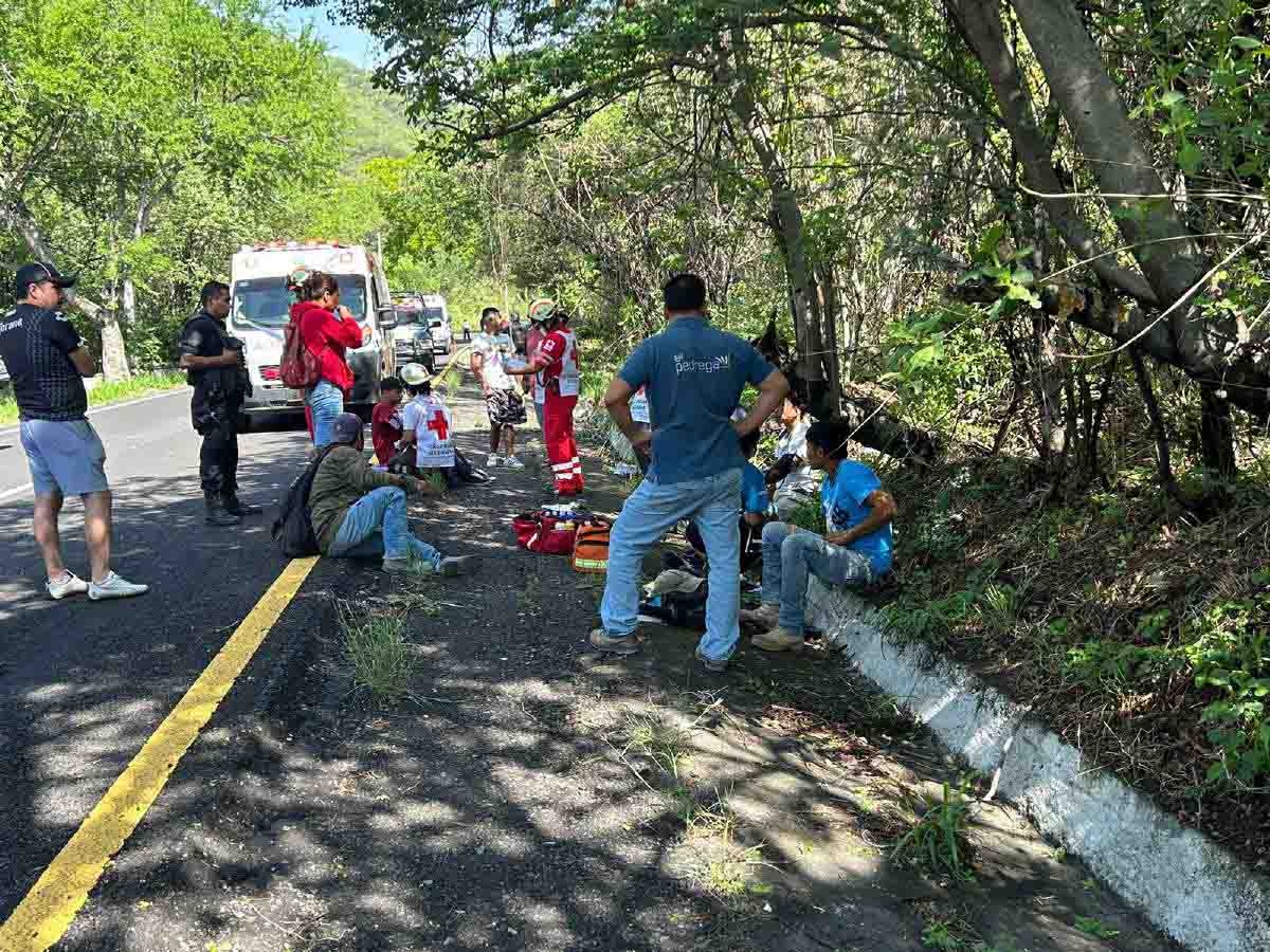 Choque en el Cañón de Lobos deja un muerto y diez heridos