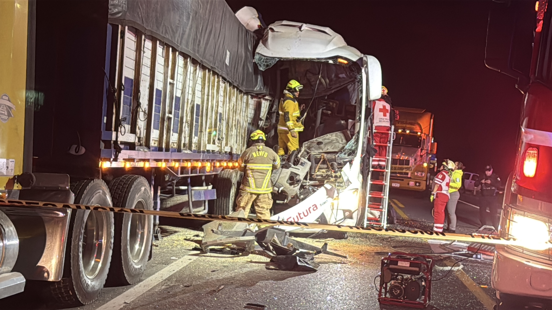 Accidente entre autobús y tráiler en Tamaulipas deja dos muertos y 35 heridos