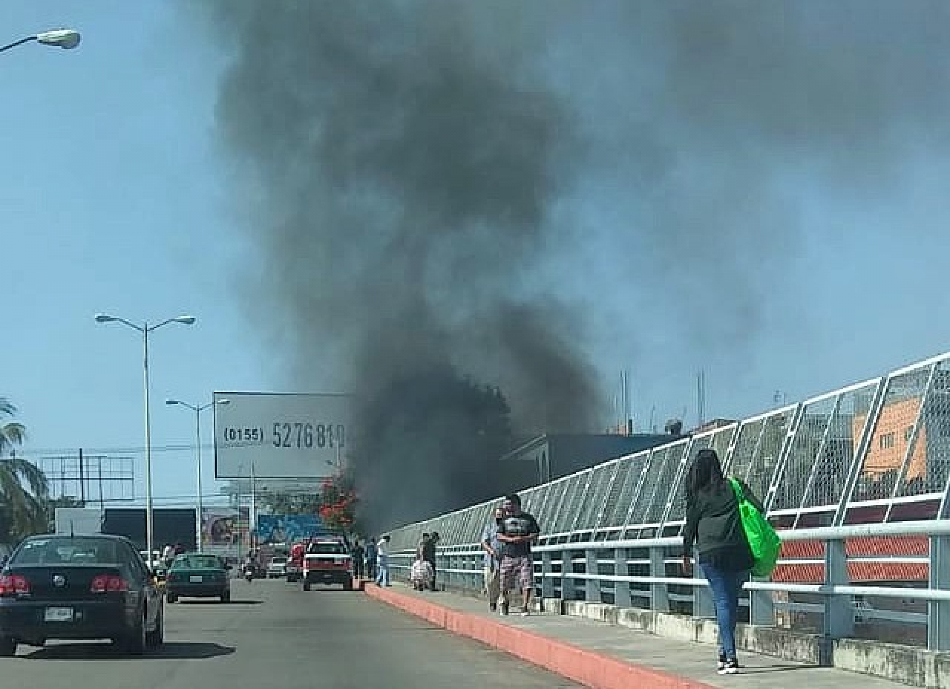 Quema de basura en inmediaciones del 'Puente 2000'