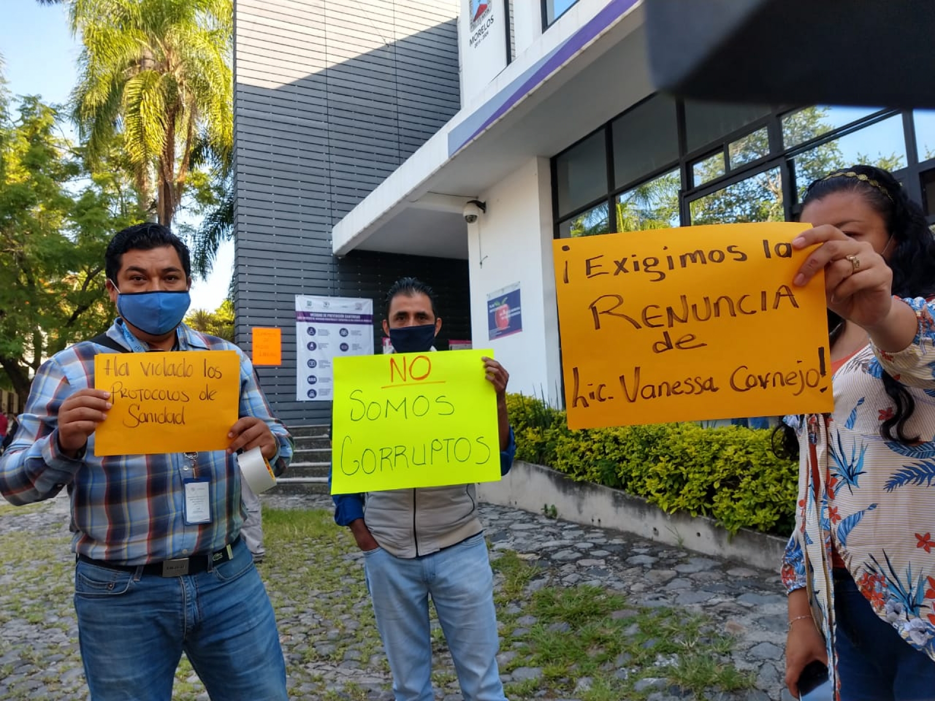 Protesta personal sindicalizado del ISRyC; piden destitución de la directora