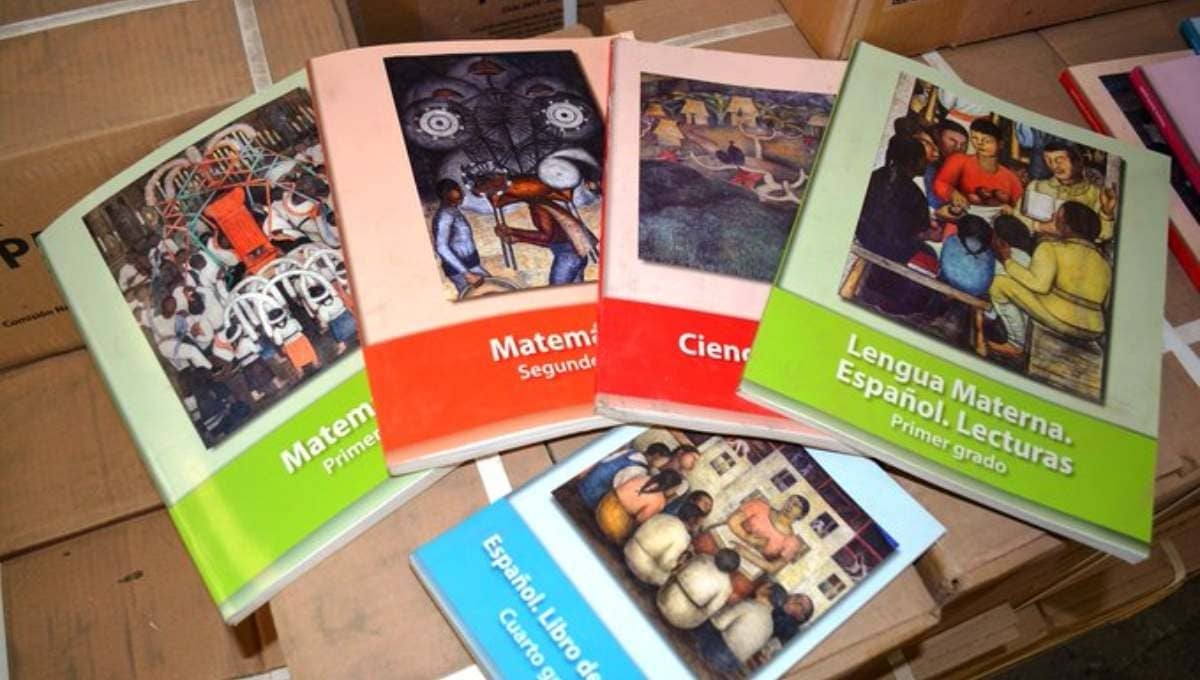AMLO modificará libros de texto para fortalecer civismo, historia y ética