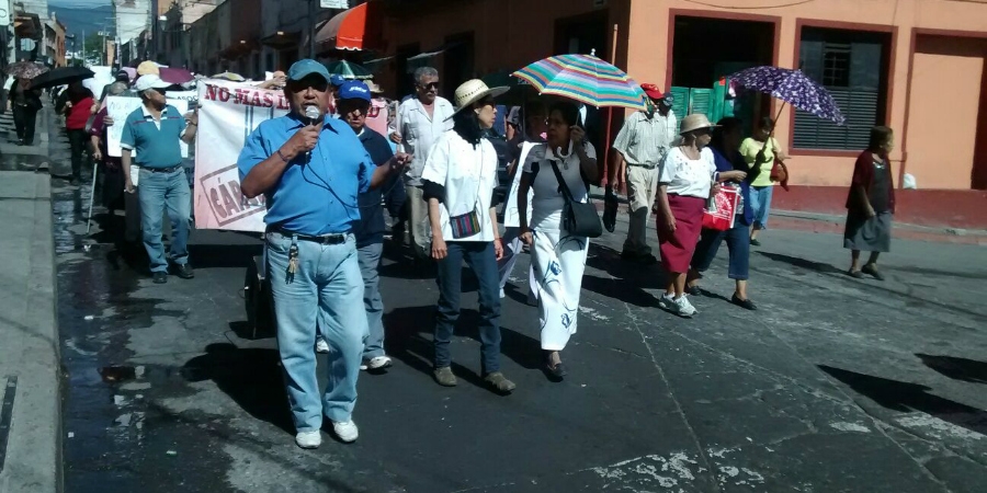 Marchan en Cuernavaca contra el aumento al predial