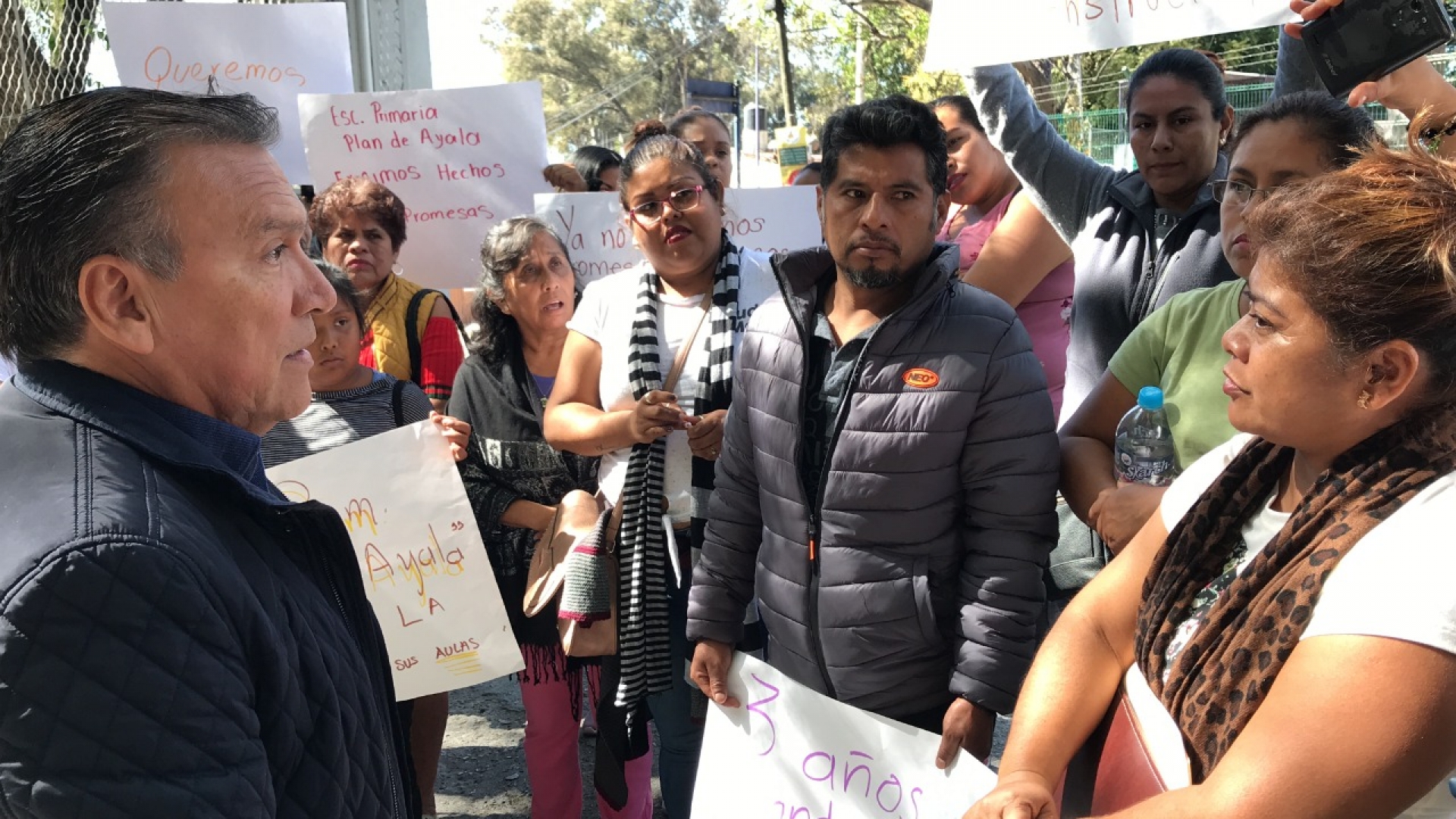 Atiende Ineiem a padres de familia de la primaria 'Plan de Ayala' de Tlaquiltenango
