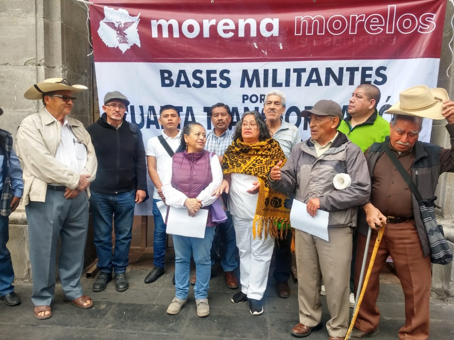 Se manifiestan militantes y consejeros de Morena en respaldo de Alfonso Ramírez