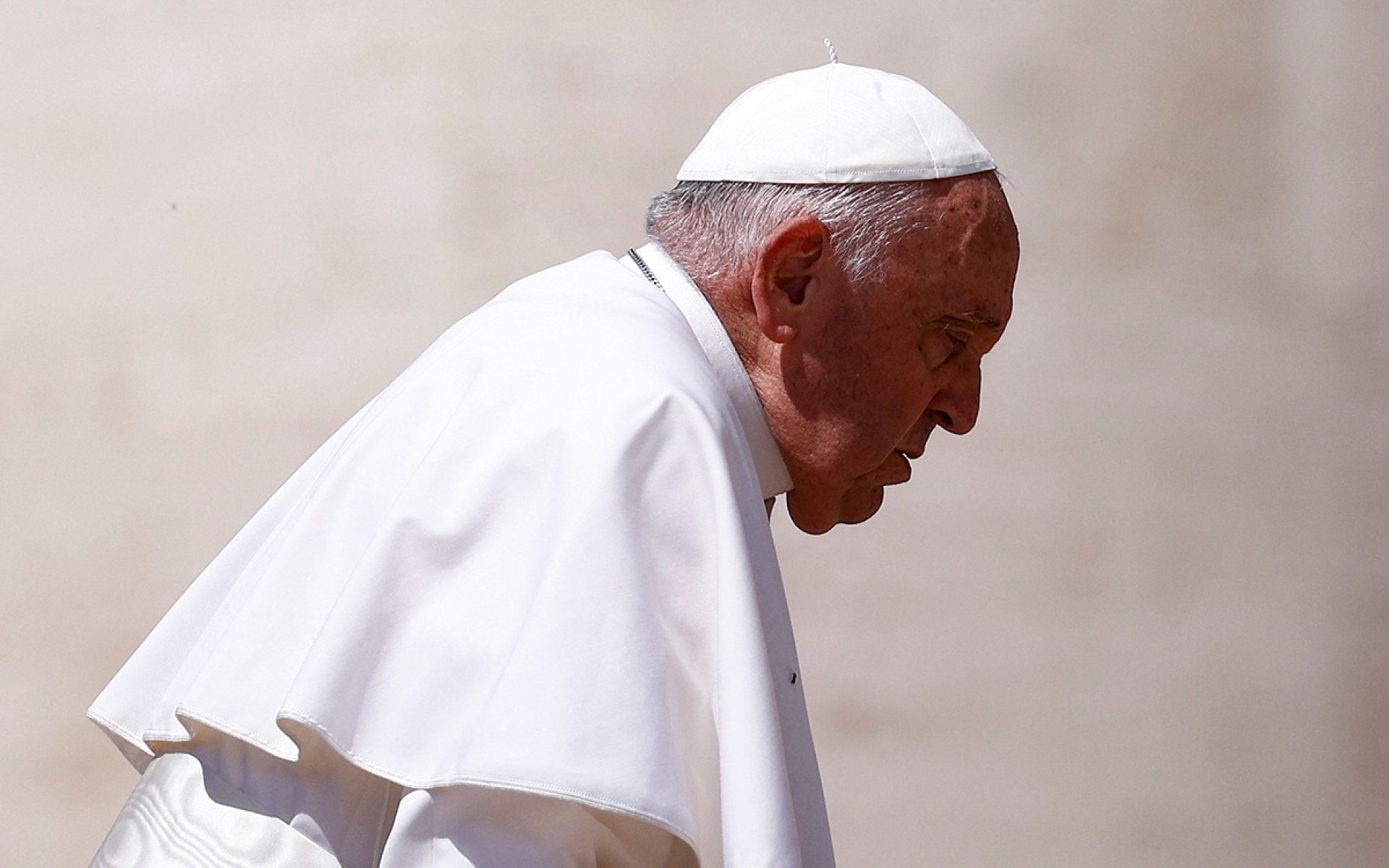 El Papa Francisco recibe en el hospital al secretario de Estado del Vaticano