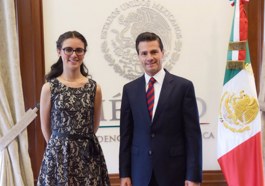 EPN recibe en Los Pinos a #LadyMatemáticas