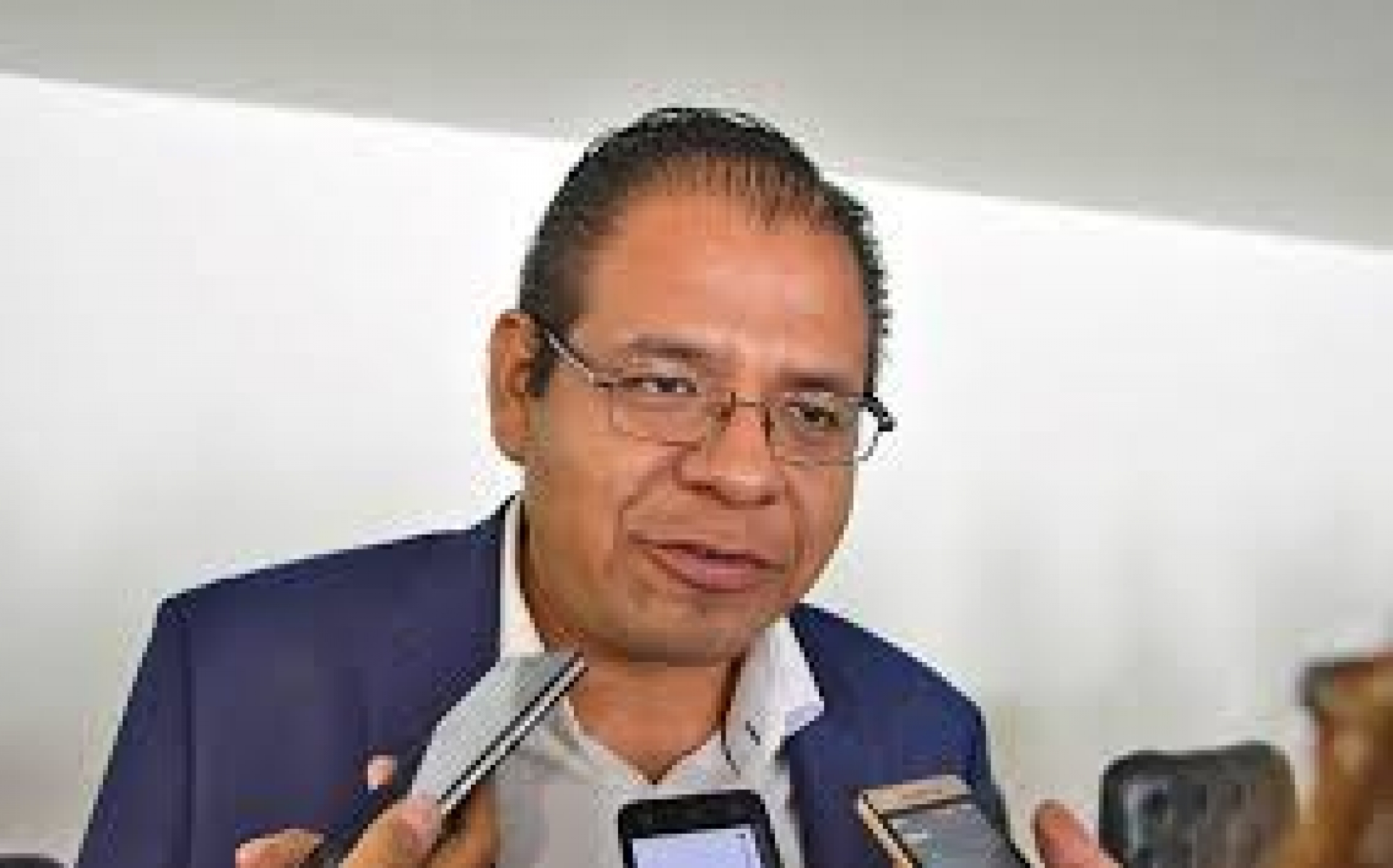 Concreta Ejecutivo aumento salarial a policías: Villarreal