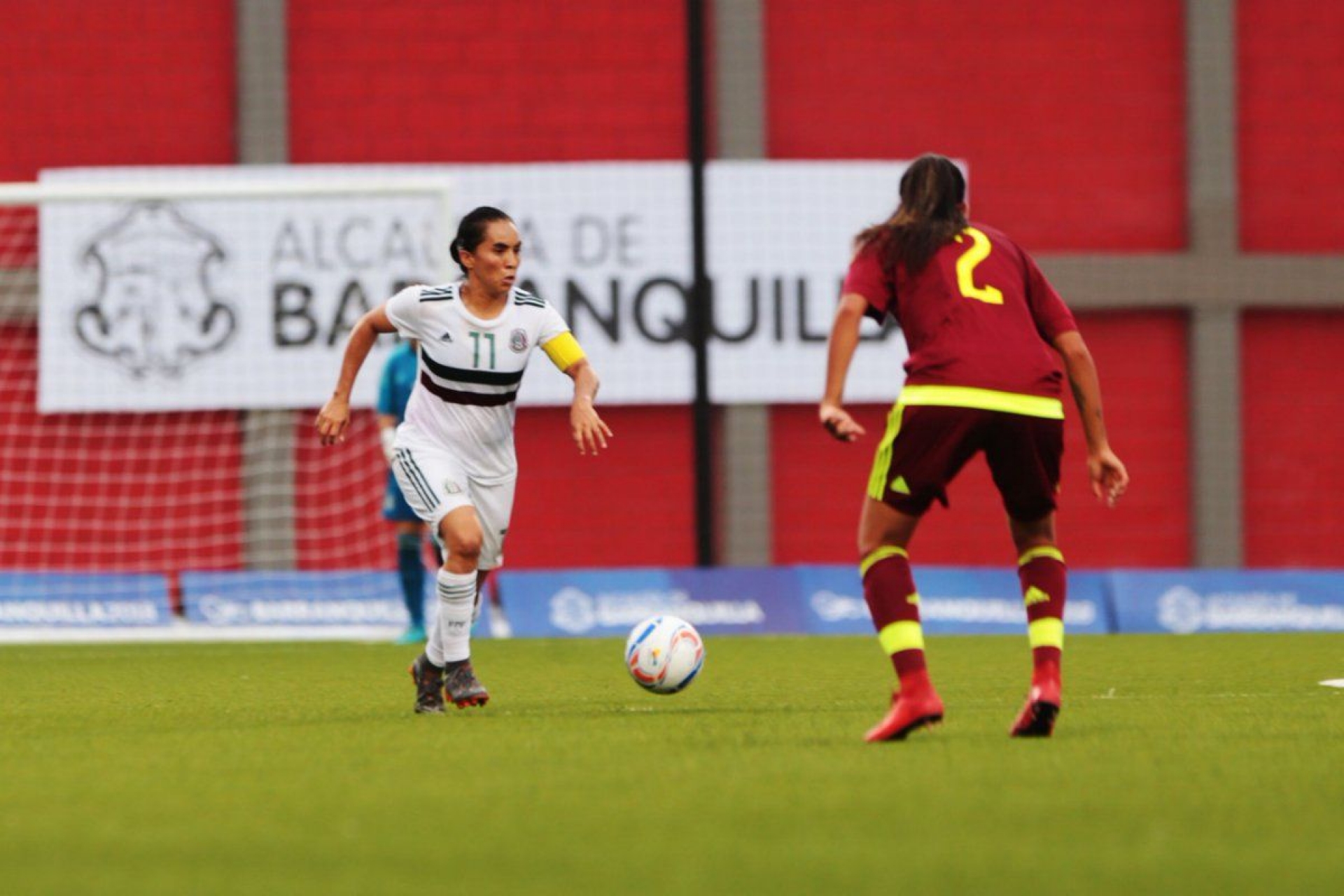 Mónica Ocampo se luce con la selección nacional de futbol