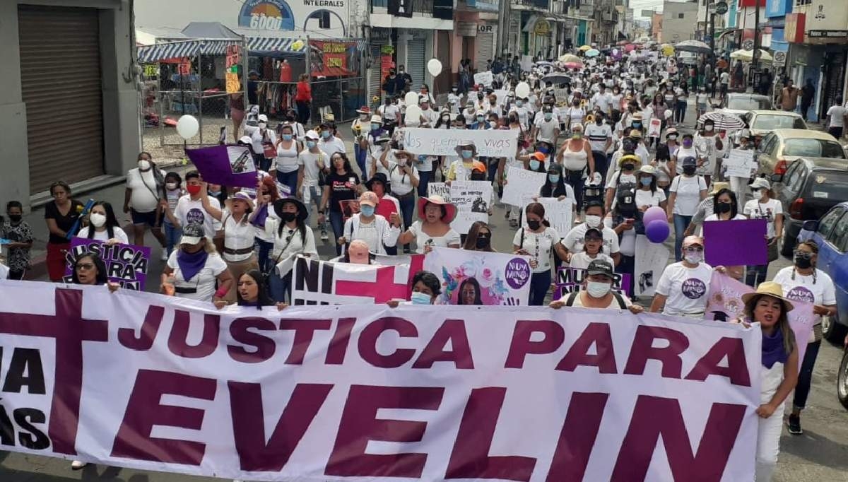 Exigen justicia para Evelin con megamarcha por calles de Cuautla