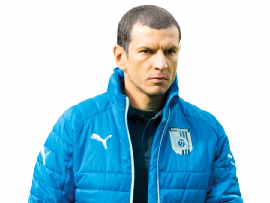 Jimmy Lozano destaca como técnico en Gallos