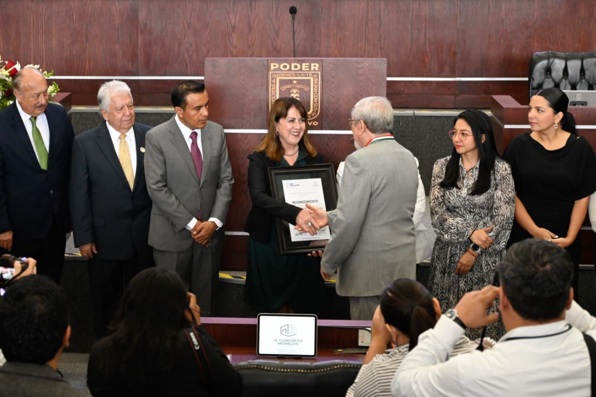 Atestigua Margarita González Saravia sesión solemne en conmemoración del 157 aniversario de la creación del estado de Morelos