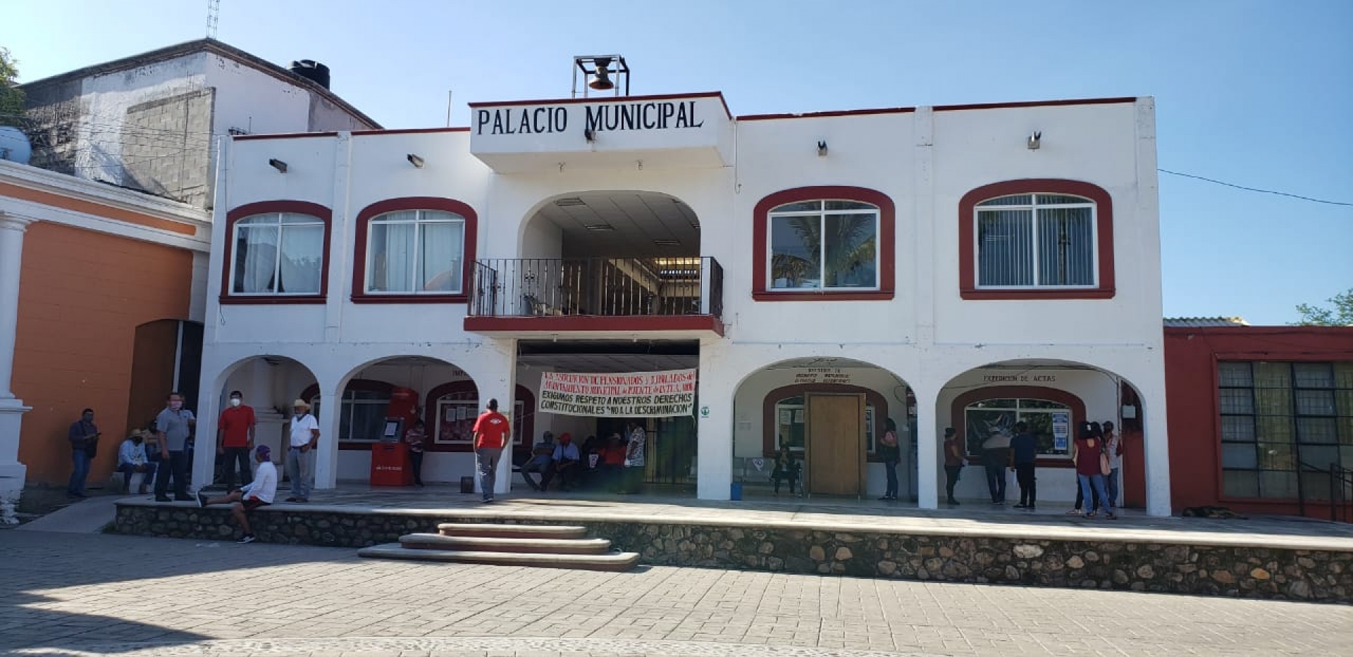 Demandan jubilados y pensionados del Ayuntamiento de Puente de Ixtla aumento salarial anual