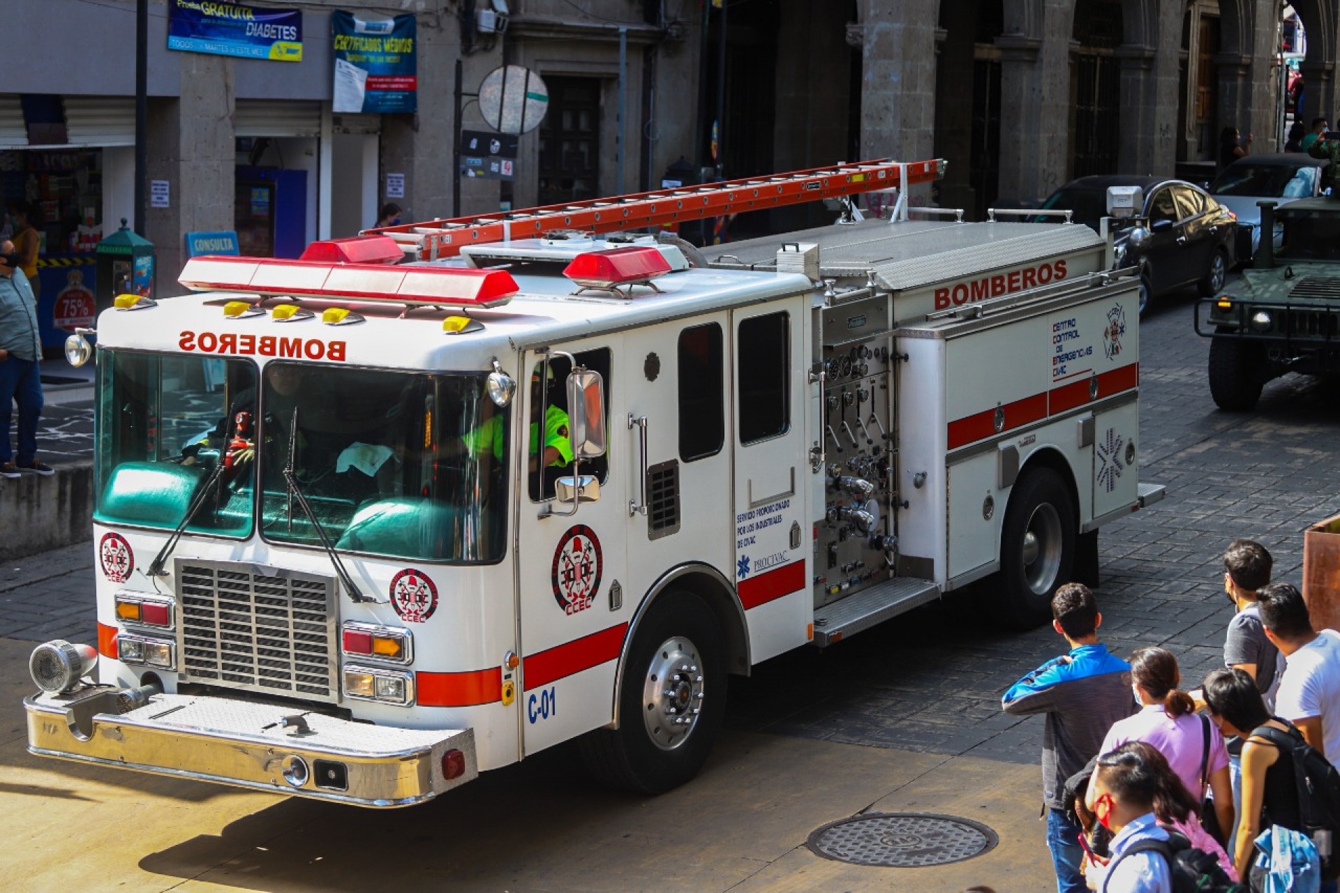Realiza CEPCM caravana de vehículos de emergencia