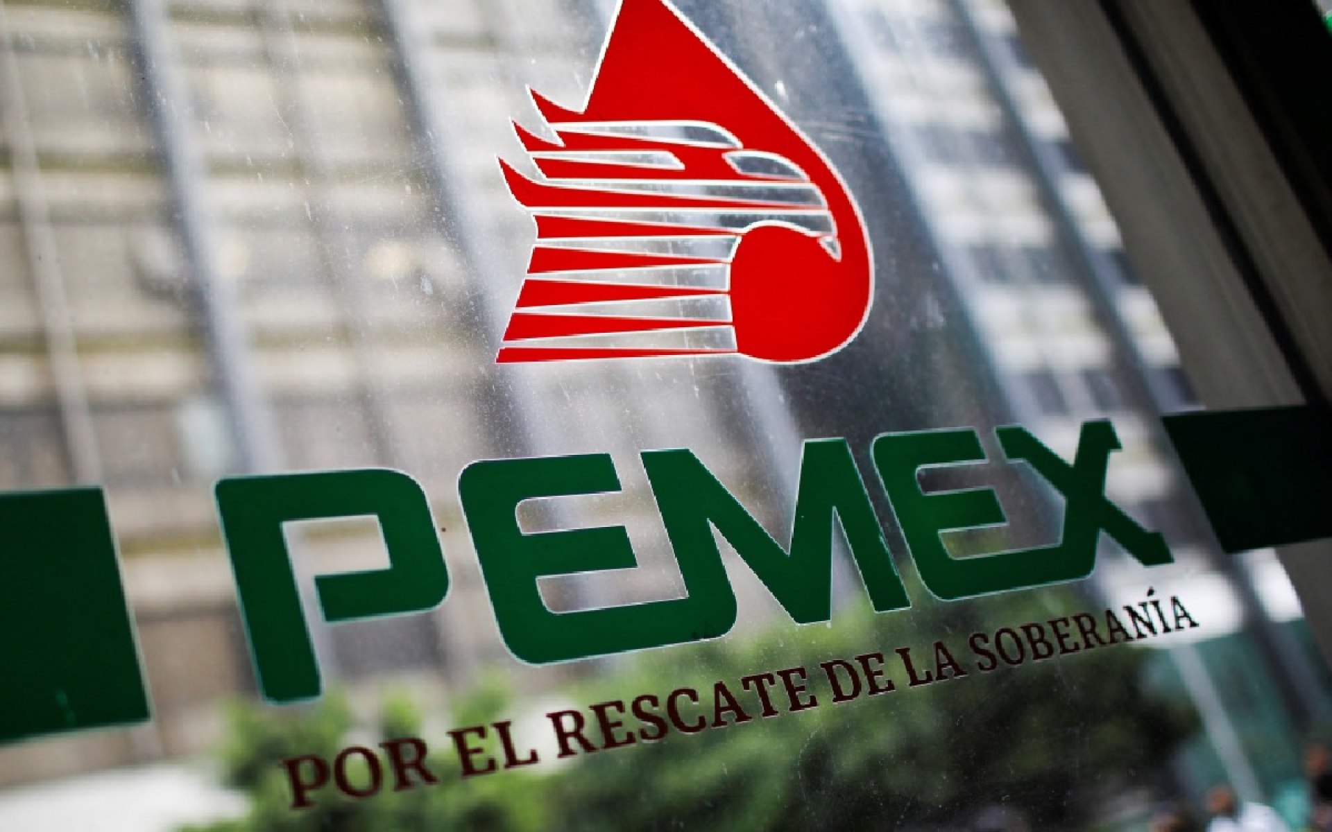 Pemex y sindicato acuerdan aumento salarial del 4.5%