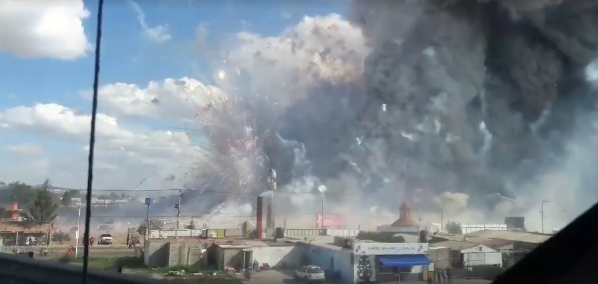 Explosión en mercado de cohetes de Tultepec