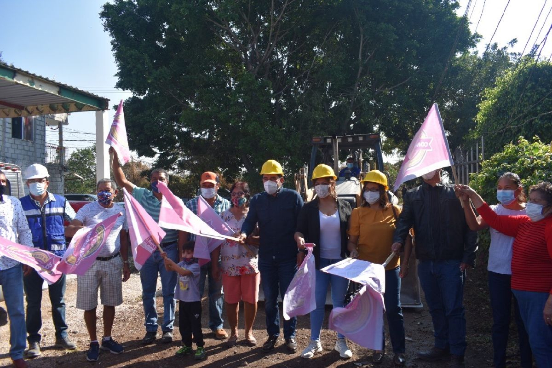 Alcalde de Yautepec pone en marcha obra de pavimentación