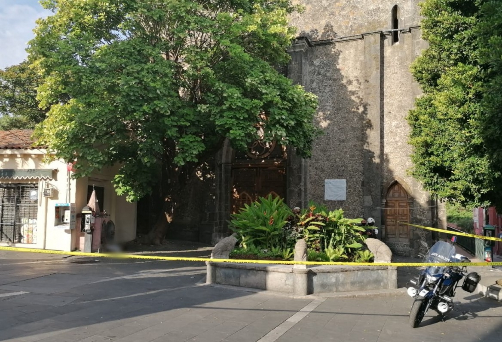 Fallece un hombre afuera de la parroquia San José El Calvario