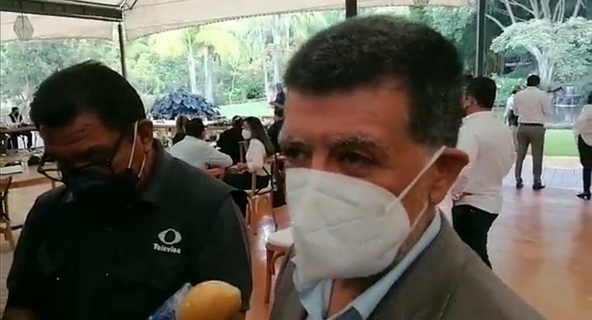 Suman 13 amparos para que menores de 18 años sean vacunados