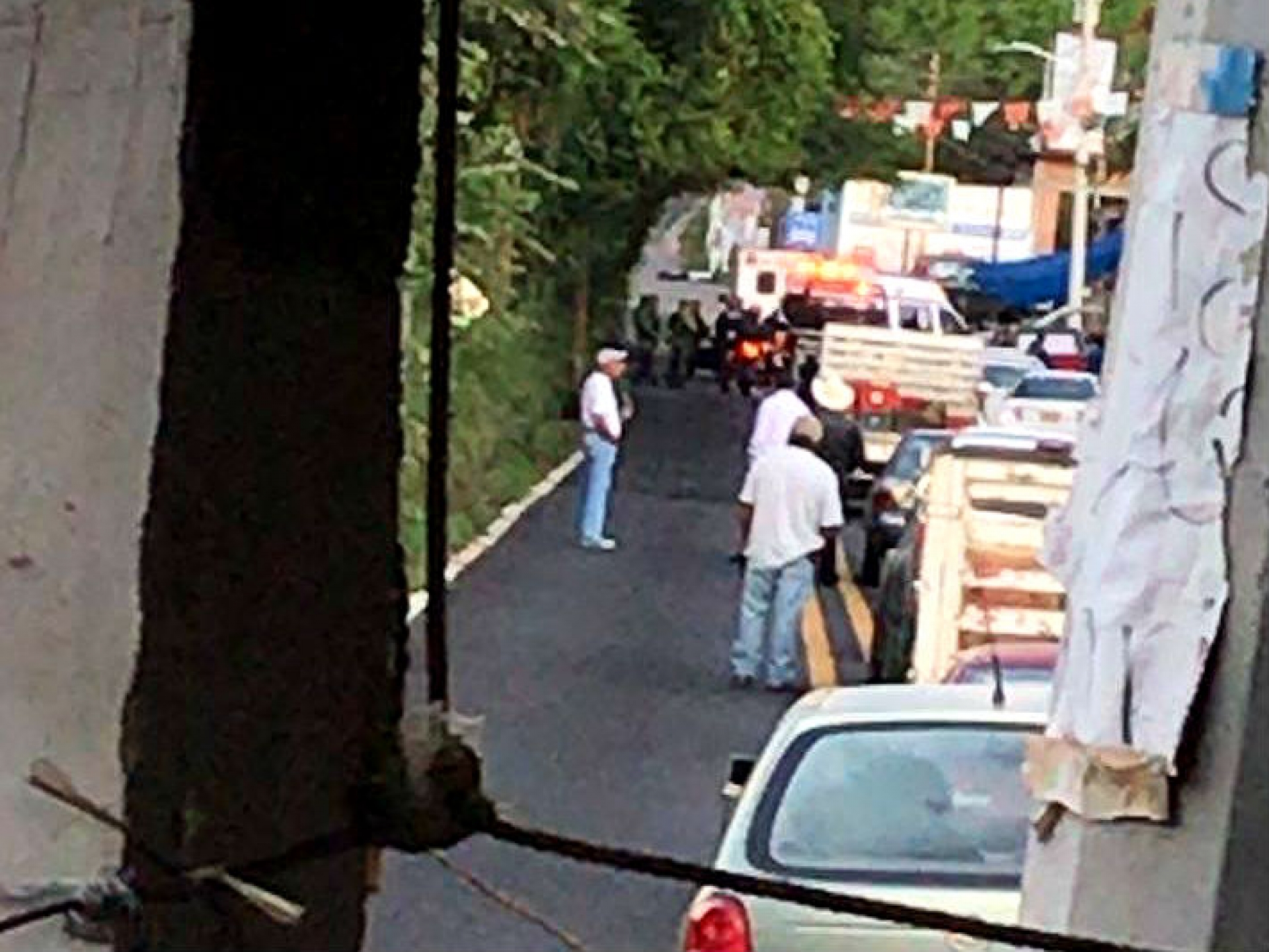 Hallan dos cadáveres con disparos, cerca de una primaria en Tetecala