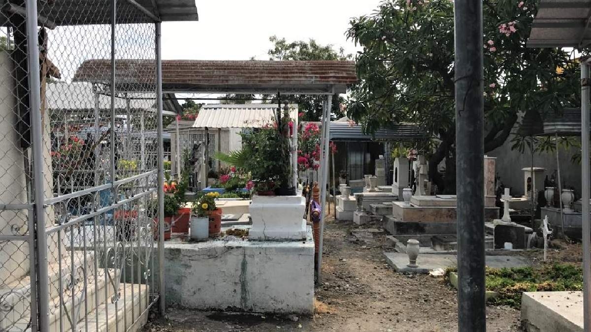 Preparan panteones de Cuautla para la celebración de Día de Muertos