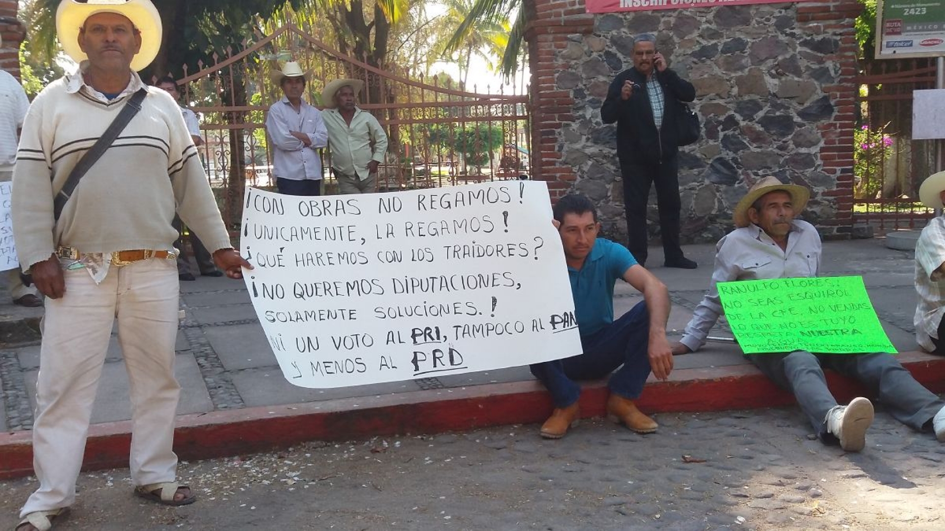 Protestan campesinos en asamblea de usuarios del río Cuautla