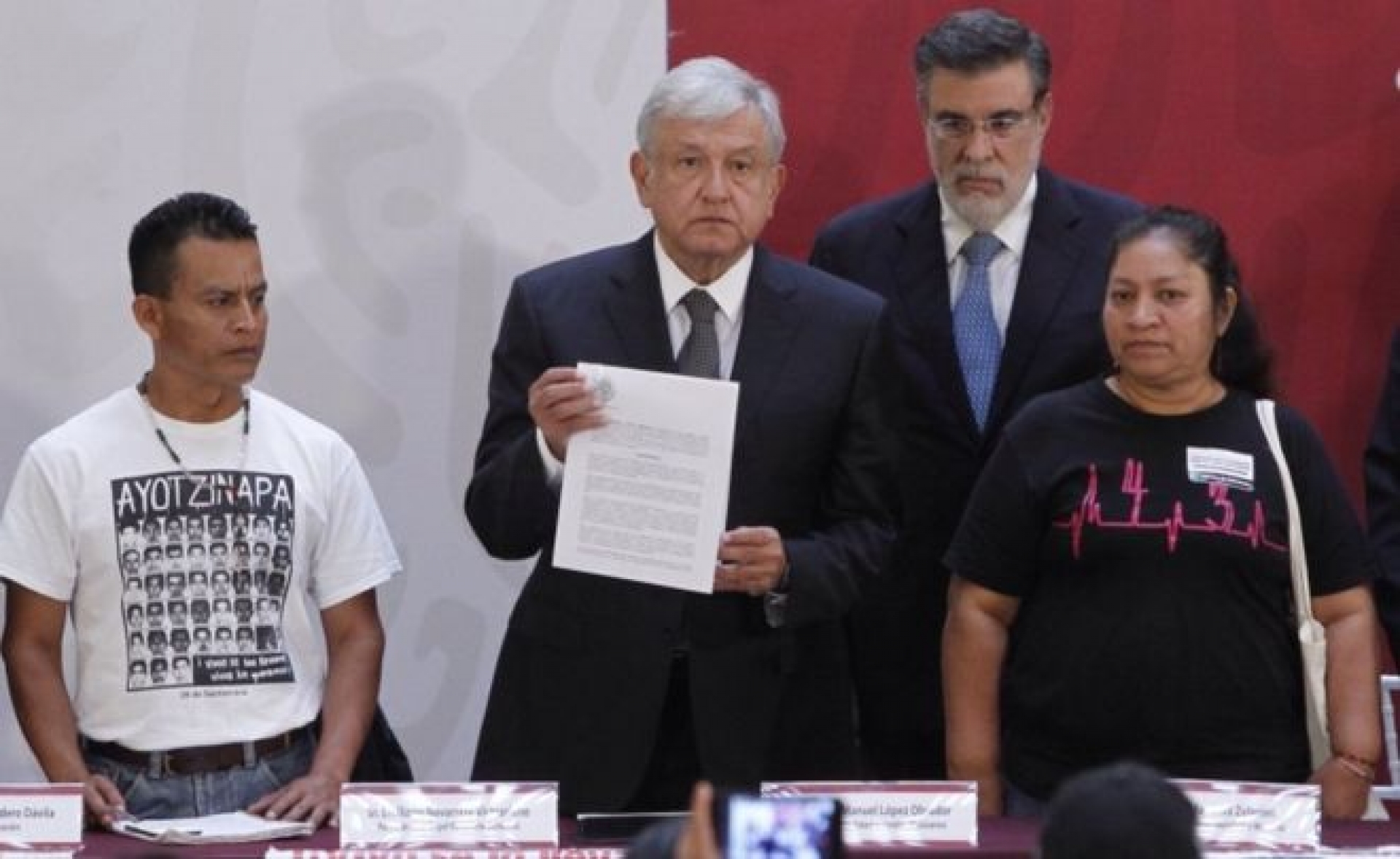 AMLO llama a dar información a quien tenga sobre los 43 normalista de Ayotzinapa