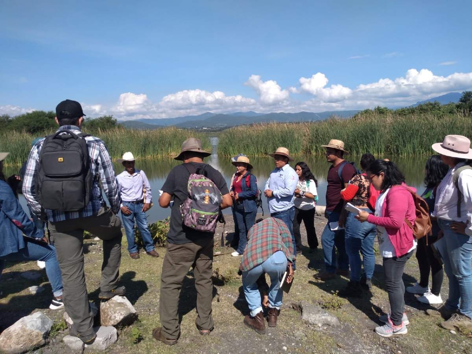 Alumnos de la UAEM buscan contribuir en optimizar recursos naturales de Coatetelco
