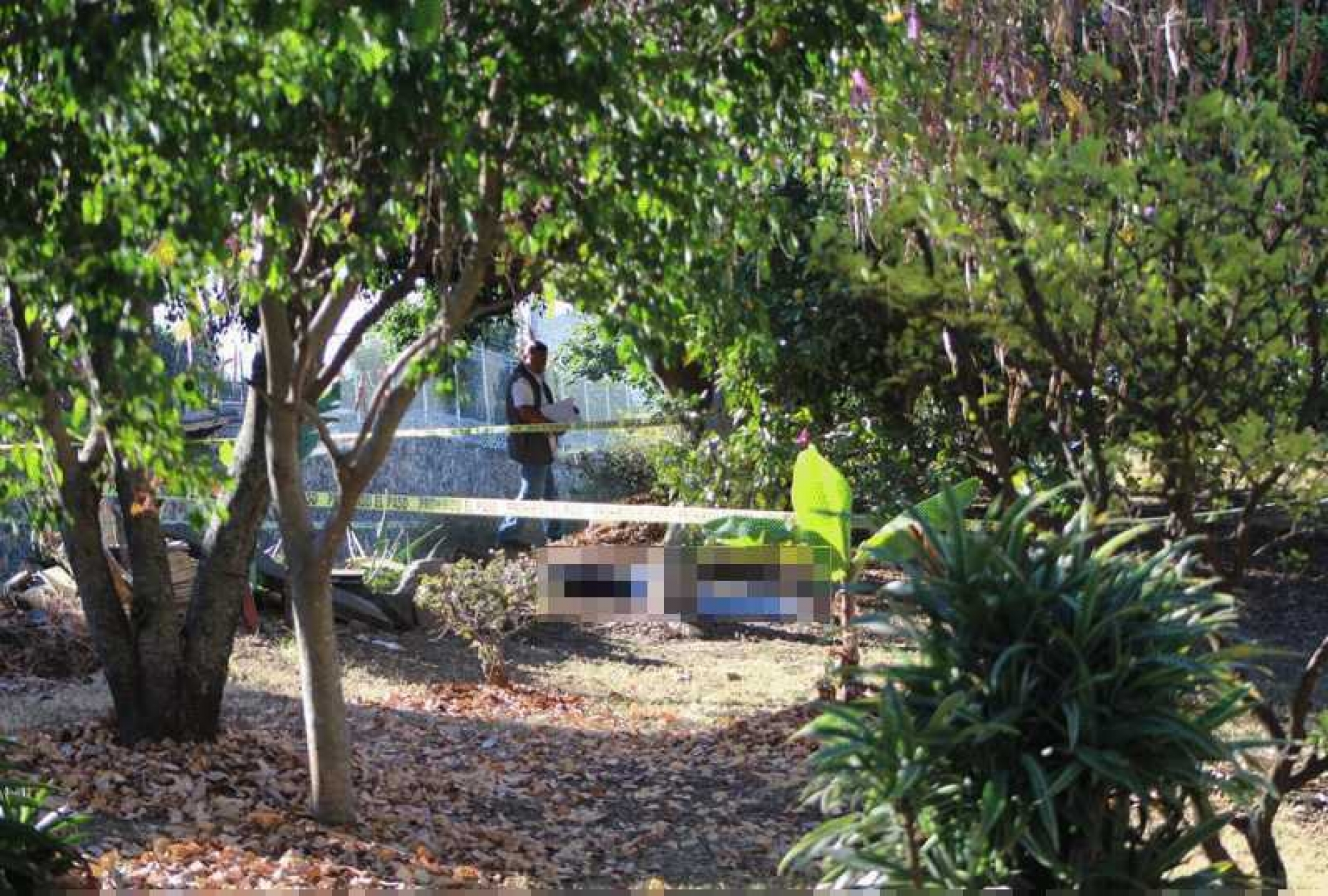 Hallan el cadáver de un hombre en una avenida de Lomas de Cortés