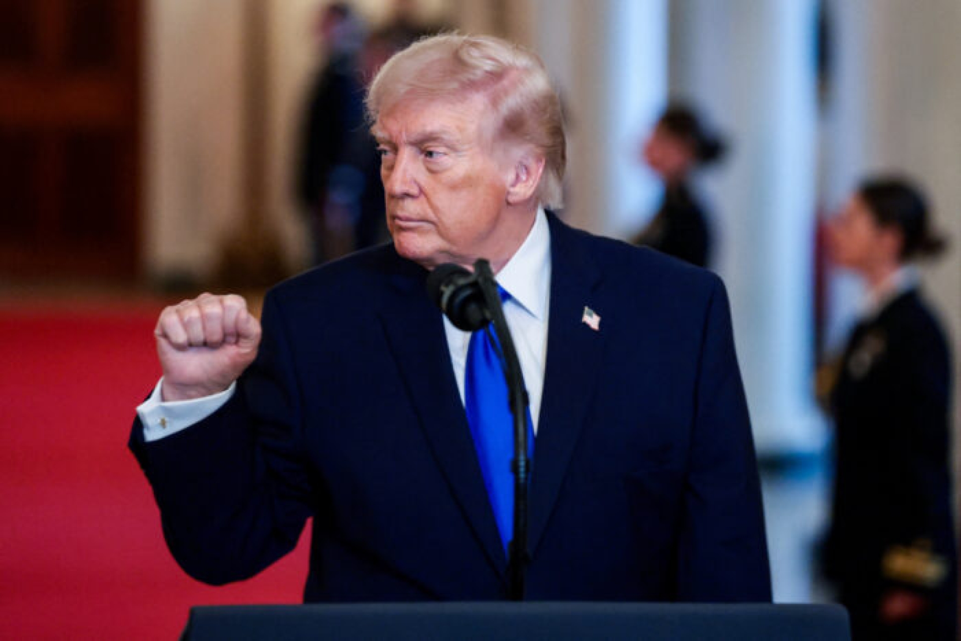 Trump pide a México intensificar combate contra cárteles