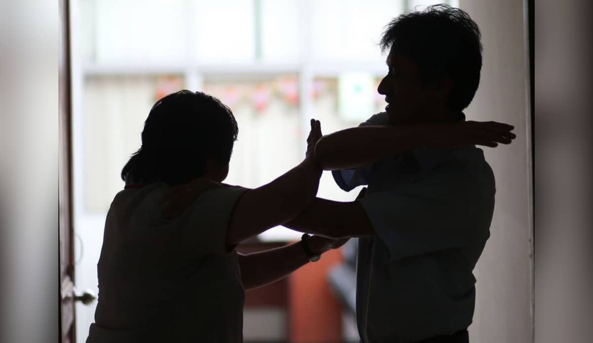 A proceso, individuo por golpear a su tía