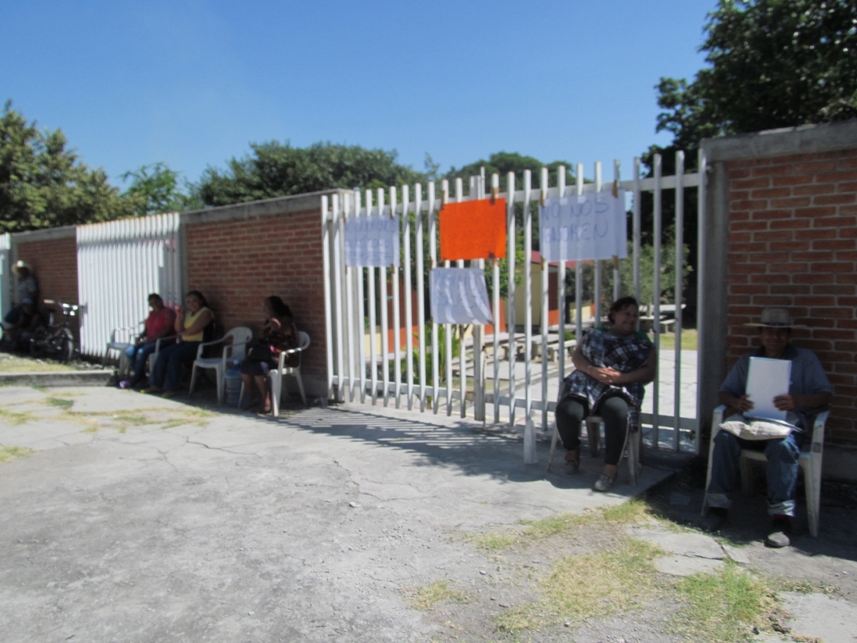 Rechazan fusión de grupos en otra telesecundaria de Zacatepec