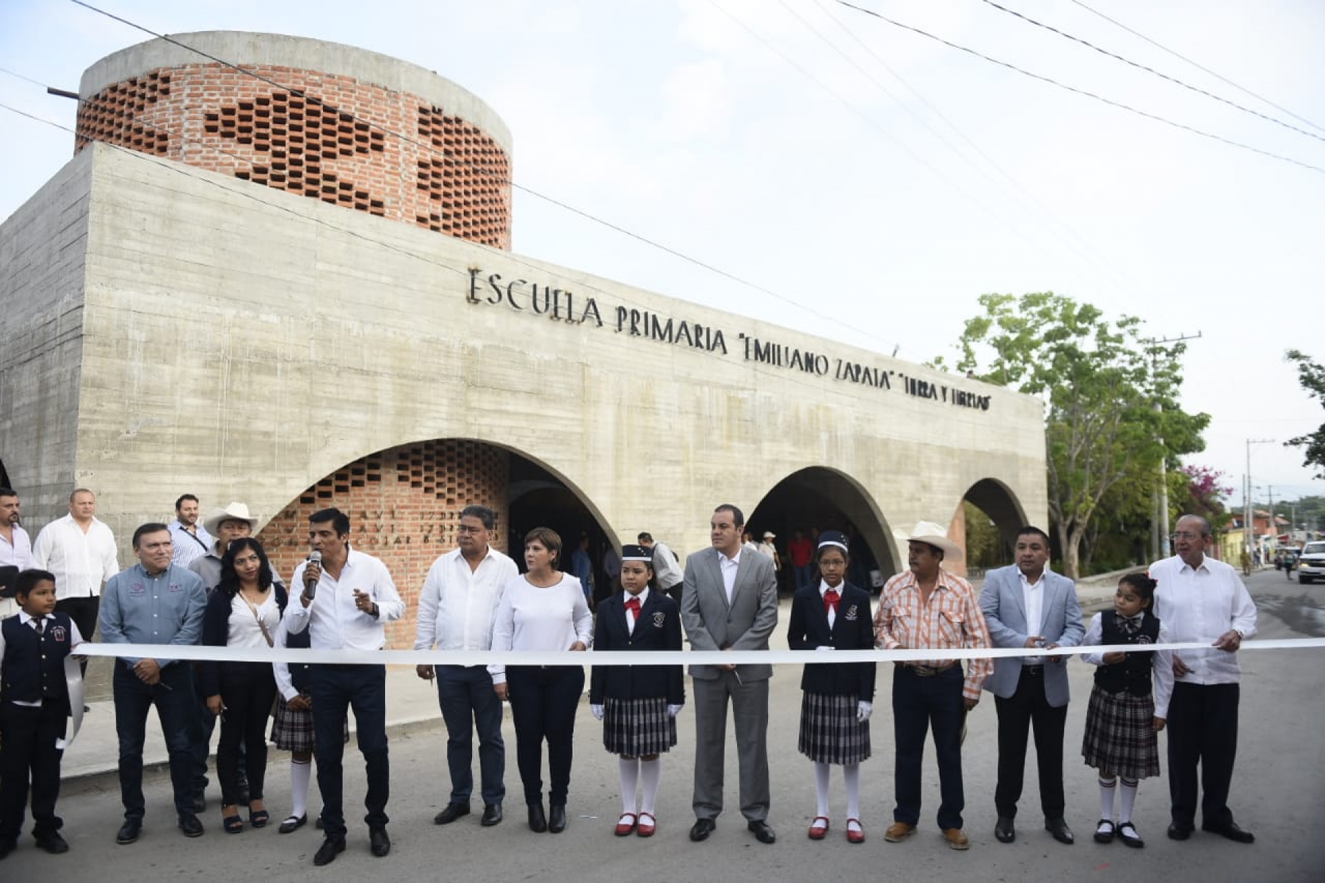 Inaugura gobernador escuela primaria 'Emiliano Zapata', en Jojutla
