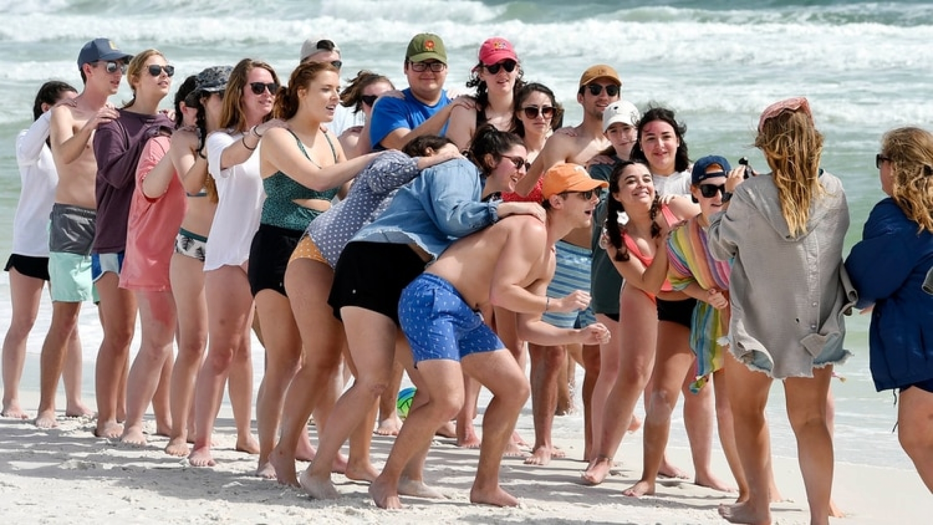 Al menos 28 spring breakers dieron positivo por coronavirus tras viaje a Los Cabos, México