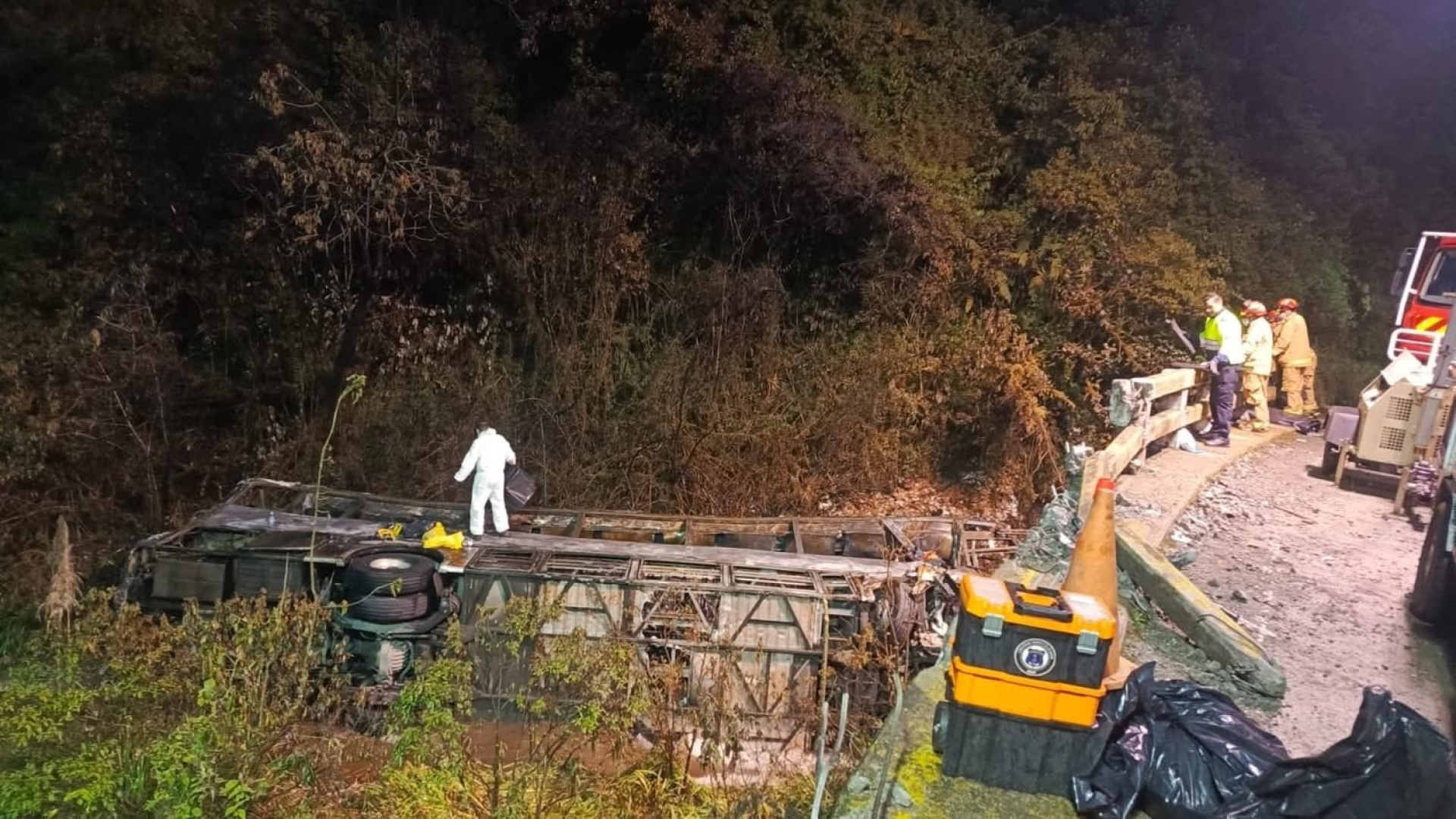 Accidente de autobús en Ecuador deja al menos 11 fallecidos