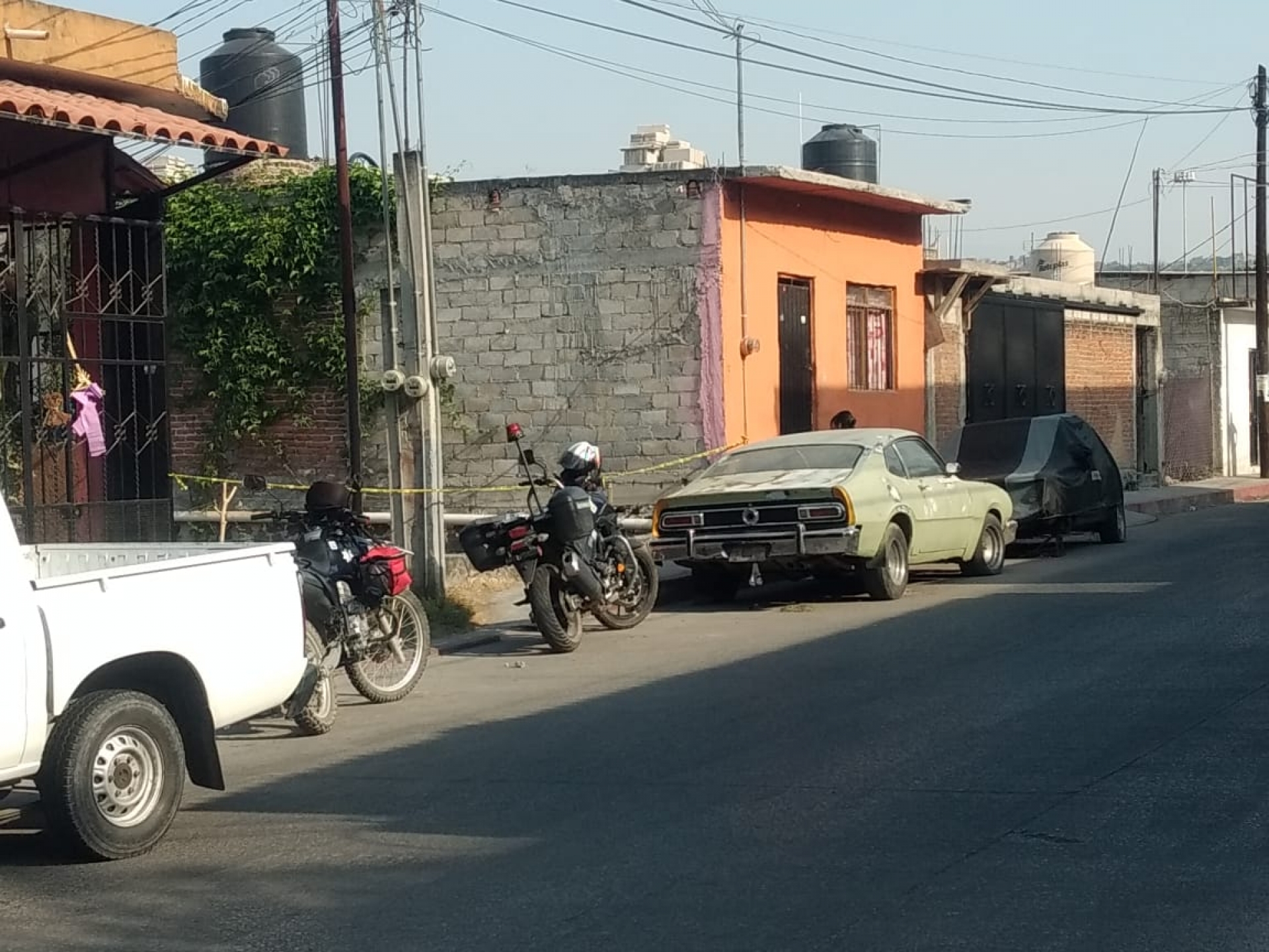 Encuentran el cadáver de un hombre en un terreno baldío, en Emiliano Zapata