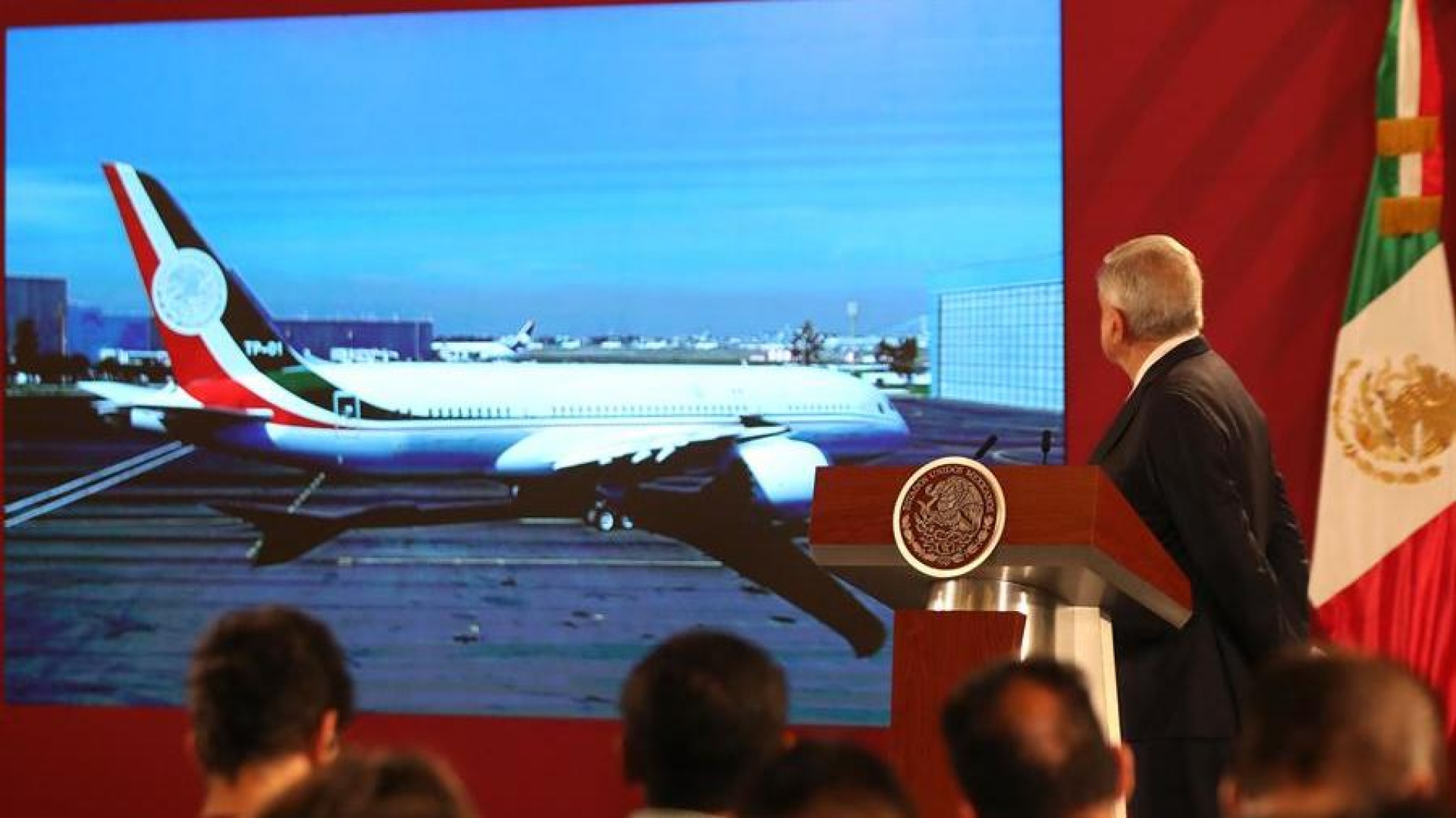 AMLO propone 'rifar' el avión presidencial en la Lotería Nacional