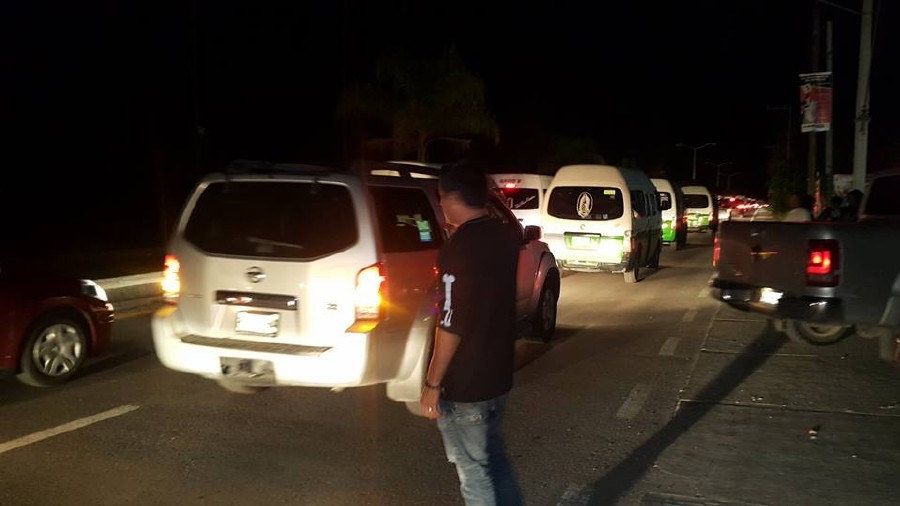 Con bloqueo, denuncian abusos de policías del Mando Único